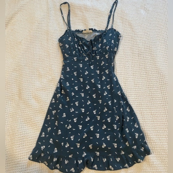 LA Hearts Ruffle Hem Shift Dress, size small - Picture 3 of 4
